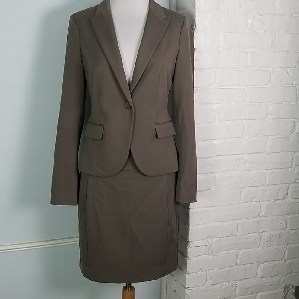 Express Skirt Suit
